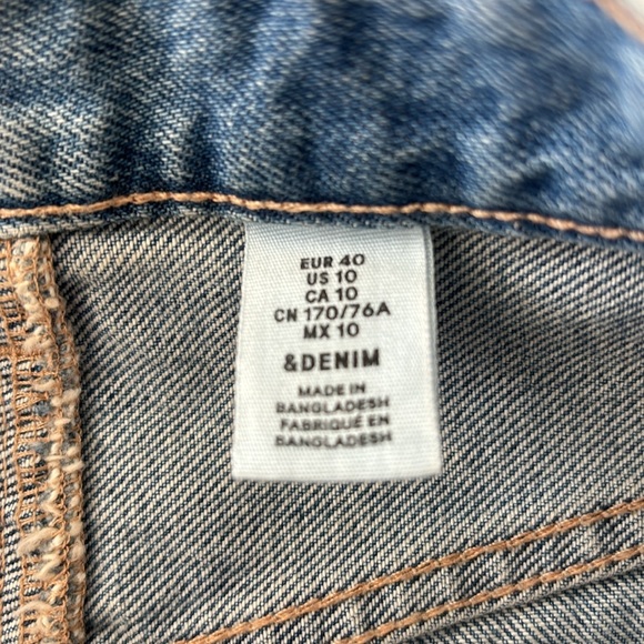 3 for $10 &Denim Distressed Light Washed Flattering Denim Skirt women’s size 10 - Picture 7 of 8